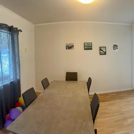 Spacious Seaside With Balcony Apartment Sorreisa