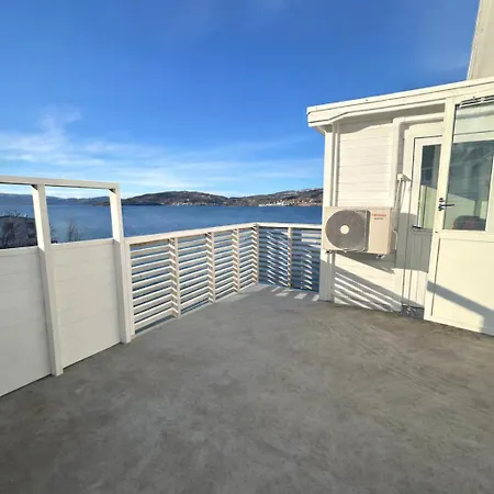 Spacious Seaside With Balcony *