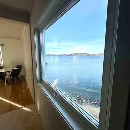 Spacious Seaside With Balcony * Sorreisa